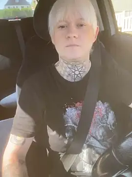 poussichienne online show from October 11, 2025, 10:47 am