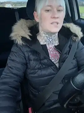 Snapshot of poussichienne chatting on February 10, 2026, 4:44 pm poussichienne online show from February 10, 2026, 4:44 pm