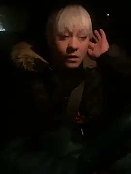 Snapshot of poussichienne chatting on February 19, 2026, 4:19 am poussichienne online show from February 19, 2026, 4:19 am