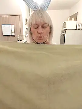 Snapshot of poussichienne chatting on February 21, 2026, 5:03 pm poussichienne online show from February 21, 2026, 5:03 pm