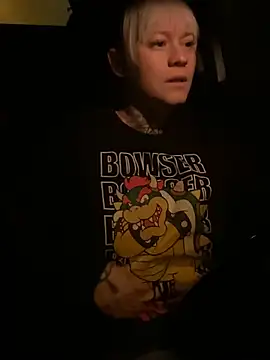 Snapshot of poussichienne chatting on February 25, 2026, 4:22 am poussichienne online show from February 25, 2026, 4:22 am