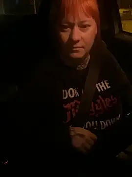 Snapshot of poussichienne chatting on March 6, 2026, 4:42 am poussichienne online show from March 6, 2026, 4:42 am