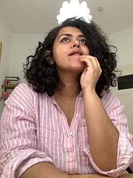 Snapshot of Curvydesifromgermany chatting on October 15, 2025, 10:37 am Curvydesifromgermany online show from October 15, 2025, 10:37 am