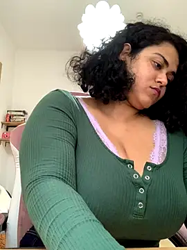 Snapshot of Curvydesifromgermany chatting on October 16, 2025, 1:01 pm Curvydesifromgermany online show from October 16, 2025, 1:01 pm