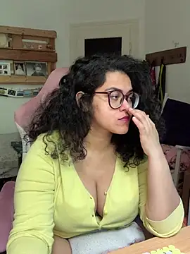 Snapshot of Curvydesifromgermany chatting on May 7, 2026, 1:16 pm Curvydesifromgermany online show from May 7, 2026, 1:16 pm