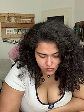 Curvydesifromgermany online show from July 9, 2026, 1:37 pm