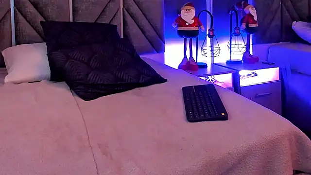 Laura Dicardy online show from December 23, 2024, 10:23 pm