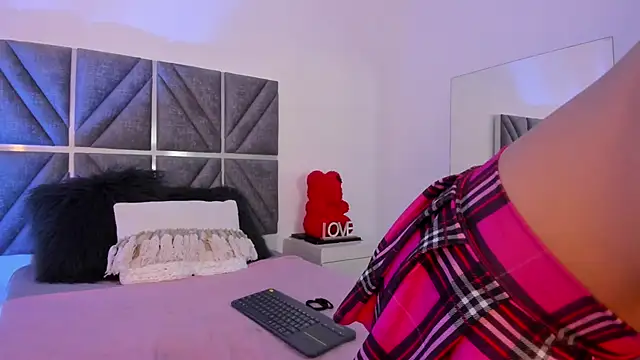 Laura Dicardy online show from October 9, 2025, 7:45 pm