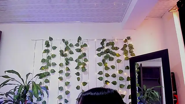 mariiana-diaz online show from November 14, 2025, 2:16 pm