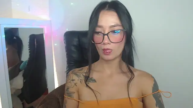 mariiana-diaz online show from June 12, 2026, 3:22 pm