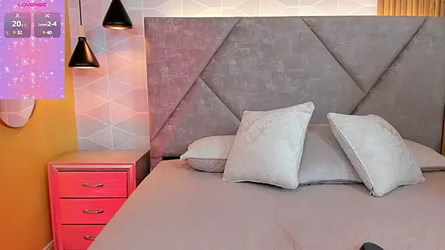  Sexy Brunette x online show from December 7, 2024, 9:00 pm