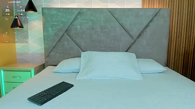  Sexy Brunette x online show from January 10, 2025, 6:28 pm