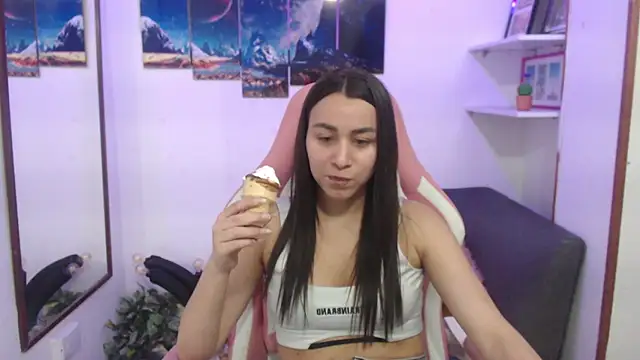EmmaMyerss  online show from January 31, 2025, 10:31 pm