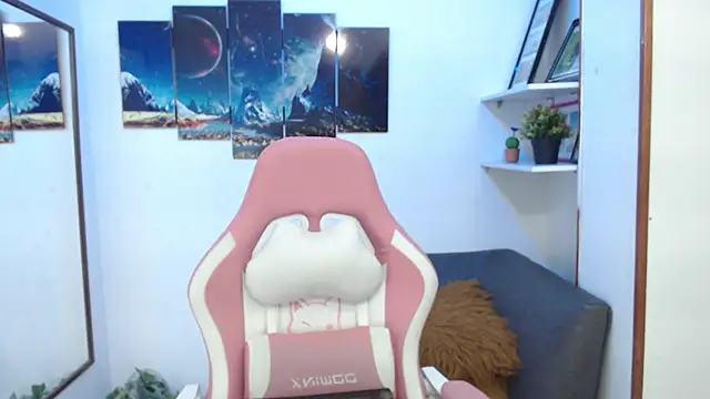 EmmaMyerss  online show from March 13, 2025, 11:05 pm