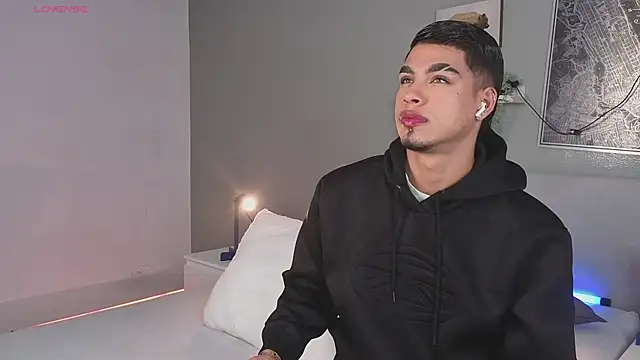 Snapshot of Ken-boy_ chatting on September 26, 2025, 11:47 am Ken-boy  online show from September 26, 2025, 11:47 am