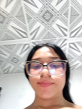 -VICKKY online show from January 4, 2025, 2:14 pm