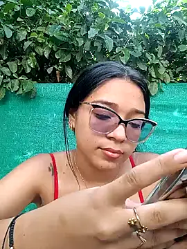 -VICKKY online show from January 11, 2025, 7:05 pm