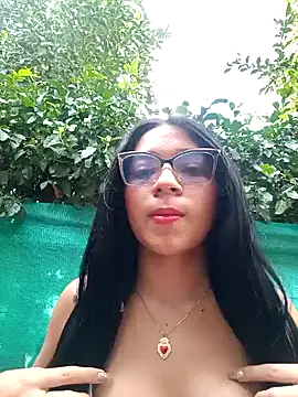 -VICKKY online show from January 17, 2025, 1:46 pm