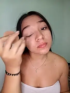 -VICKKY online show from November 19, 2025, 2:22 am