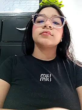 -VICKKY online show from January 17, 2026, 1:49 pm