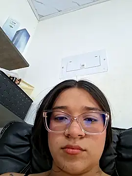 -VICKKY online show from February 18, 2026, 7:21 pm