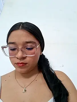 -VICKKY online show from March 4, 2026, 7:42 pm