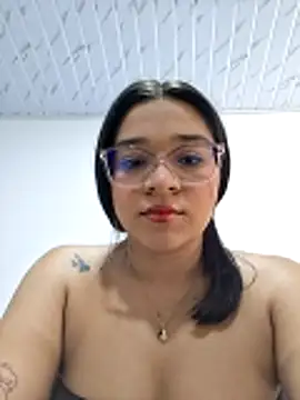 -VICKKY online show from April 4, 2026, 2:36 pm