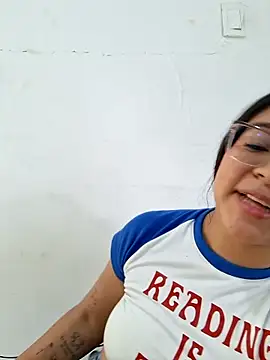 -VICKKY online show from April 28, 2026, 2:22 pm