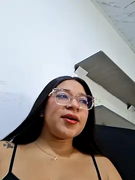 -VICKKY online show from June 12, 2026, 2:05 pm