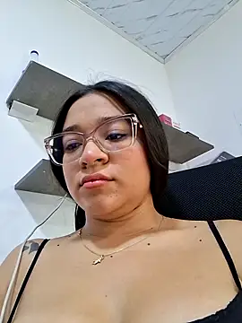 -VICKKY online show from June 15, 2026, 2:30 pm