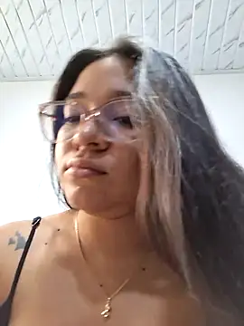 -VICKKY online show from June 16, 2026, 1:47 pm