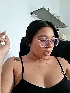 -VICKKY online show from June 24, 2026, 7:13 pm