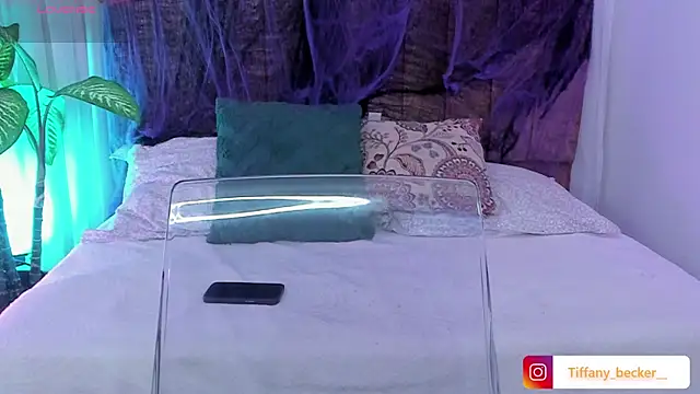 tiffany becker online show from October 18, 2025, 11:55 am