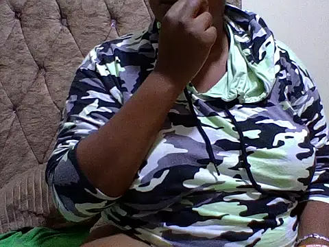 Snapshot of zoey10 chatting on September 19, 2025, 5:20 am zoey10 online show from September 19, 2025, 5:20 am