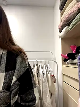 Snapshot of AnaWest chatting on September 14, 2025, 6:01 am AnaWest online show from September 14, 2025, 6:01 am