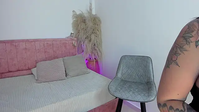 Sofiawilson  online show from September 24, 2025, 12:52 pm