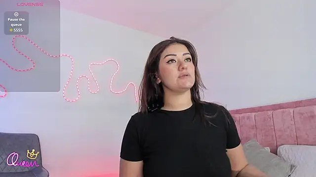 Sofiawilson  online show from April 23, 2026, 5:15 pm