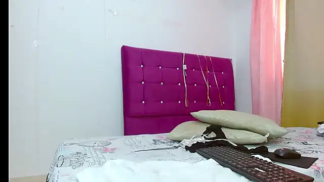 Snapshot of chantalsemenova1 chatting on October 24, 2025, 1:51 pm chantalsemenova1 online show from October 24, 2025, 1:51 pm