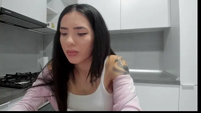 Snapshot of Emmapmg chatting on November 28, 2025, 9:56 am Emmapmg online show from November 28, 2025, 9:56 am