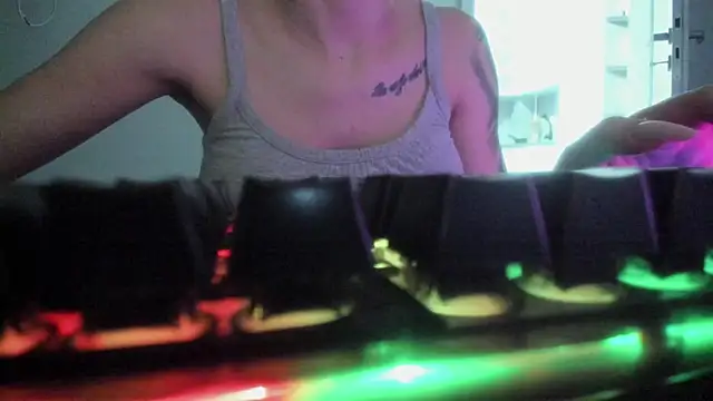 Snapshot of Emmapmg chatting on December 14, 2025, 7:18 pm Emmapmg online show from December 14, 2025, 7:18 pm