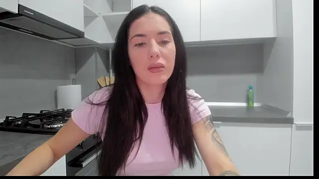 Snapshot of Emmapmg chatting on December 21, 2025, 6:59 pm Emmapmg online show from December 21, 2025, 6:59 pm