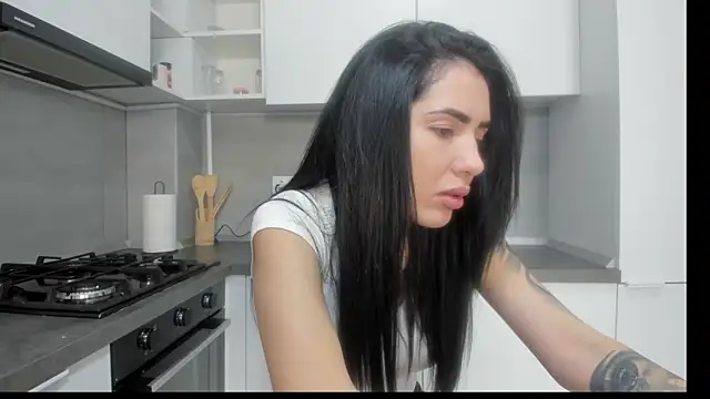 Snapshot of Emmapmg chatting on January 14, 2026, 10:43 am Emmapmg online show from January 14, 2026, 10:43 am