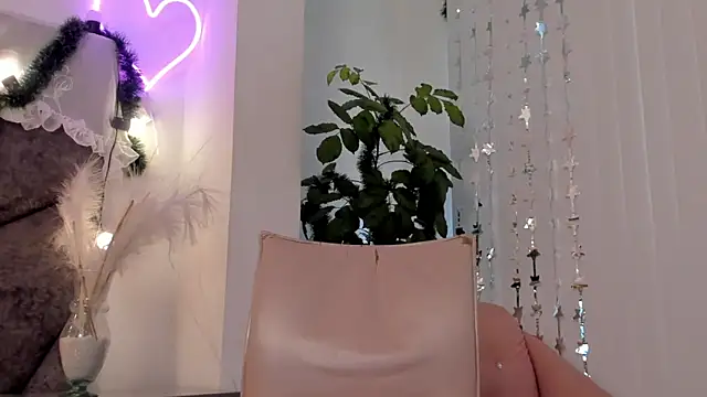 BonnieCute  online show from December 11, 2024, 2:44 pm