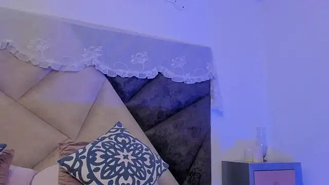 Snapshot of BonnieCute_ chatting on September 19, 2025, 12:23 am BonnieCute  online show from September 19, 2025, 12:23 am