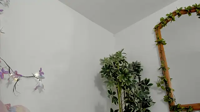 Snapshot of BonnieCute_ chatting on October 12, 2025, 11:48 pm BonnieCute  online show from October 12, 2025, 11:48 pm