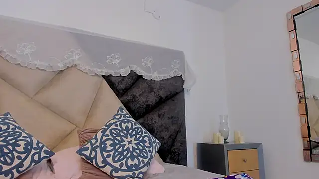 Snapshot of BonnieCute_ chatting on October 28, 2025, 12:25 am BonnieCute  online show from October 28, 2025, 12:25 am