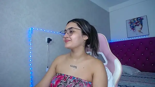 antonella sweetlittle online show from May 7, 2026, 12:32 pm