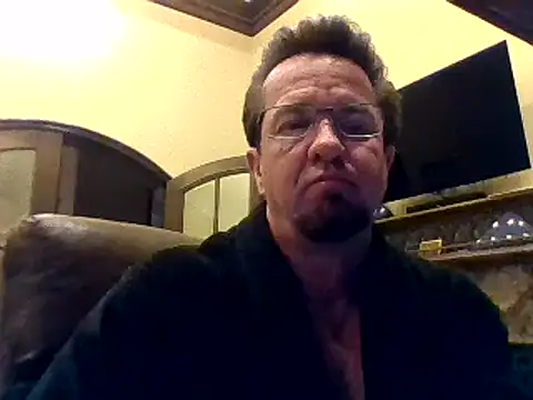 sluttydylan online show from February 10, 2025, 7:26 am
