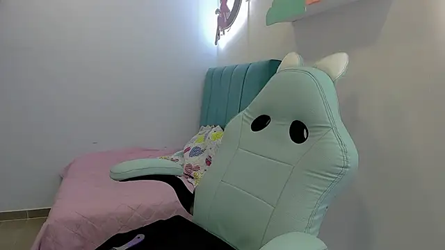 Evelin shy online show from November 9, 2025, 12:09 am