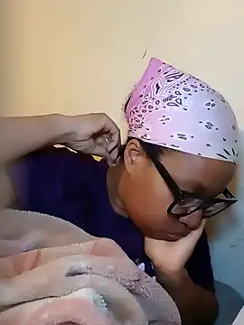 Snapshot of madamsensuale chatting on March 17, 2025, 11:54 pm madamsensuale online show from March 17, 2025, 11:54 pm